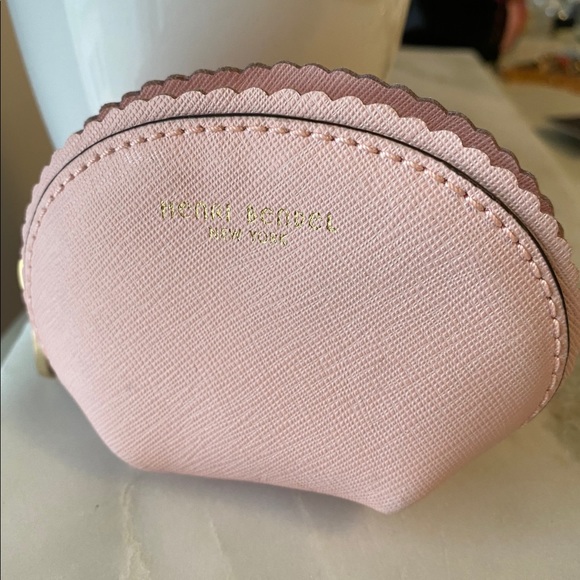 Henri Bendel Small Light Pink Scalloped Coin Pouch - Picture 4 of 9
